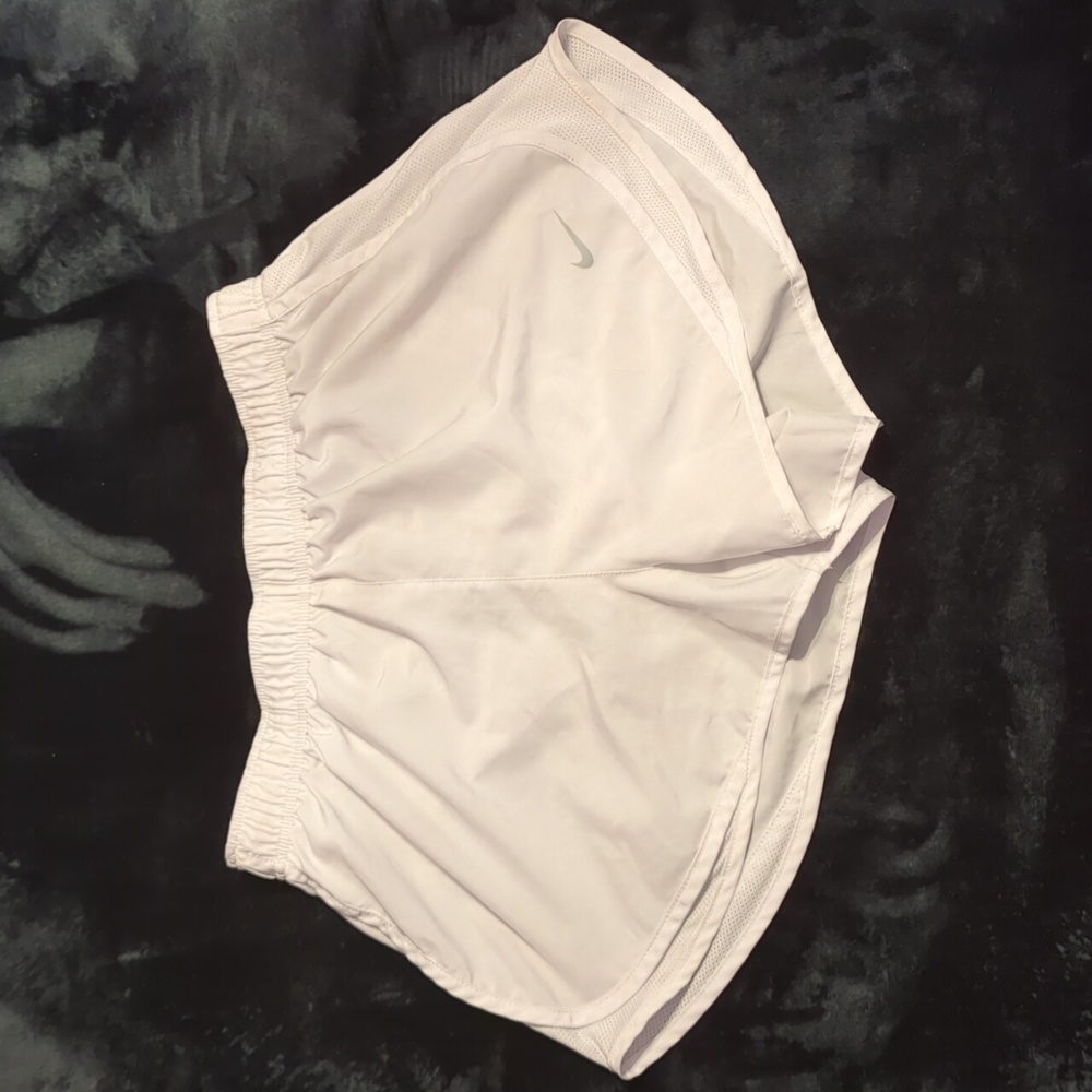 Women's Nike shorts size large.